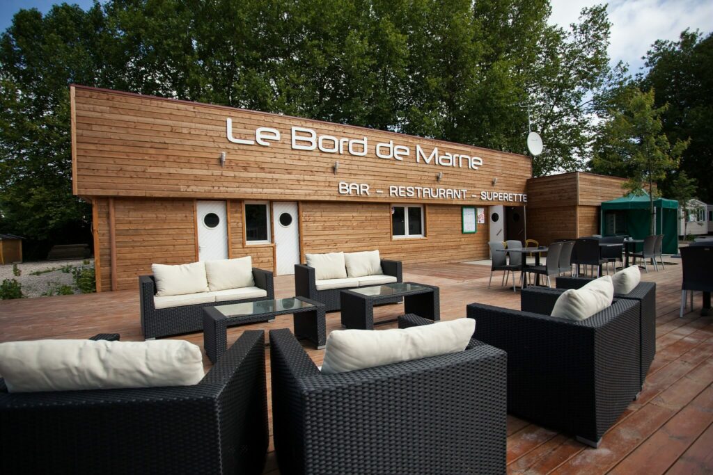 la terrasse du restaurant le Bord de la Marne